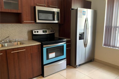 Condo in Miramar, Florida, 1 bedroom № 1984371 - photo 1