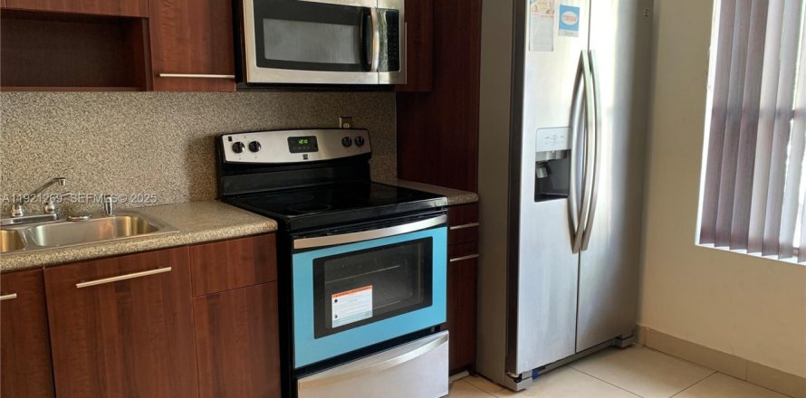 Condo in Miramar, Florida, 1 bedroom № 1984371