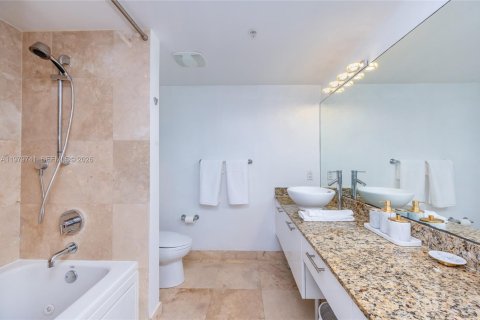Снять в аренду кондоминиум в Майами, Флорида 2 спальни, 130.25м2, № 2079417 - фото 16