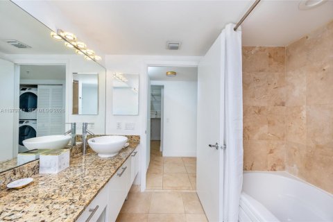 Снять в аренду кондоминиум в Майами, Флорида 2 спальни, 130.25м2, № 2079417 - фото 17