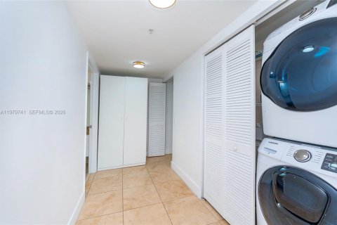Снять в аренду кондоминиум в Майами, Флорида 2 спальни, 130.25м2, № 2079417 - фото 18