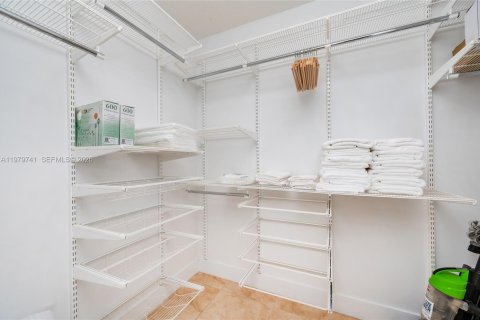 Снять в аренду кондоминиум в Майами, Флорида 2 спальни, 130.25м2, № 2079417 - фото 14
