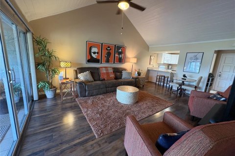 Condo in Apopka, Florida, 2 bedrooms  № 1800179 - photo 8