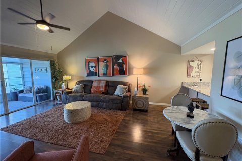 Condo in Apopka, Florida, 2 bedrooms  № 1800179 - photo 9