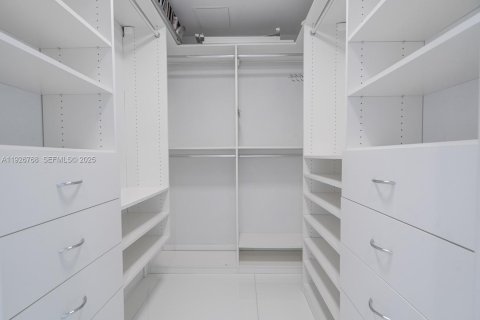 Снять в аренду кондоминиум в Майами-Бич, Флорида 2 спальни, 149.2м2, № 2034485 - фото 24