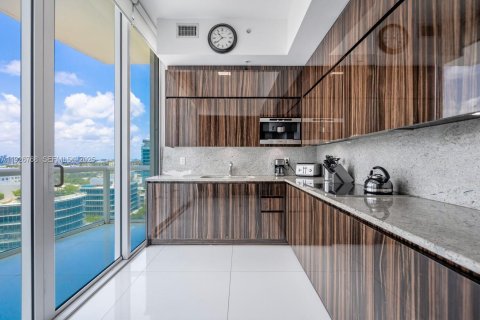 Снять в аренду кондоминиум в Майами-Бич, Флорида 2 спальни, 149.2м2, № 2034485 - фото 22