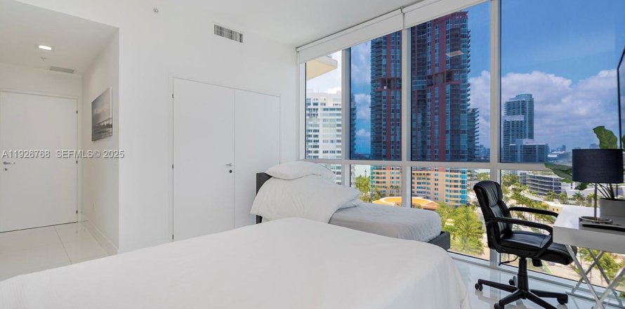 Кондоминиум с 2 спальнями в Майами-Бич, Флорида № 2034485