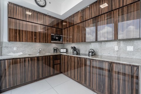 Снять в аренду кондоминиум в Майами-Бич, Флорида 2 спальни, 149.2м2, № 2034485 - фото 15