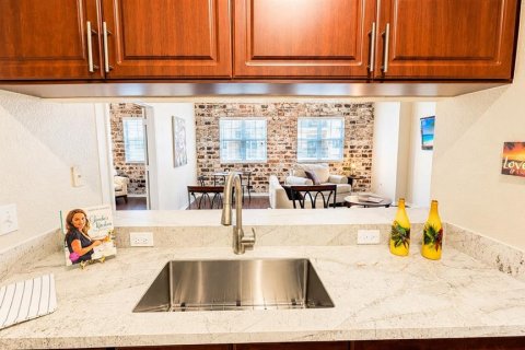 Condominio en alquiler en Sarasota, Florida, 2 dormitorios, 100.71 m2 № 2198408 - foto 7