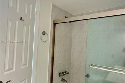 Снять в аренду кондоминиум в Авентура, Флорида 2 спальни, 99.68м2, № 2003796 - фото 21