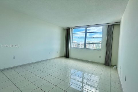 Снять в аренду кондоминиум в Авентура, Флорида 2 спальни, 99.68м2, № 2003796 - фото 16