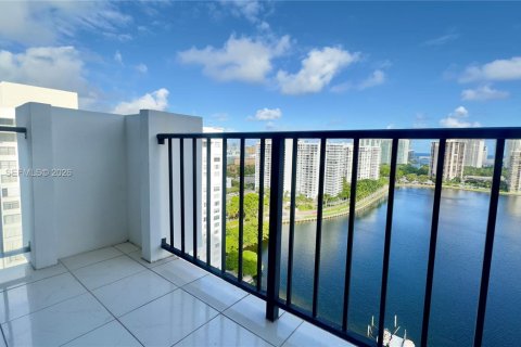 Снять в аренду кондоминиум в Авентура, Флорида 2 спальни, 99.68м2, № 2003796 - фото 3