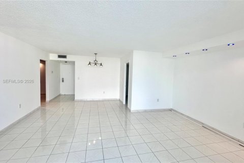 Снять в аренду кондоминиум в Авентура, Флорида 2 спальни, 99.68м2, № 2003796 - фото 28