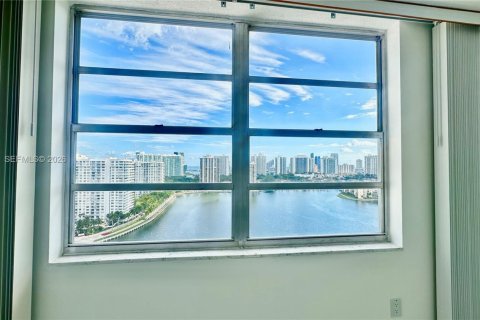 Снять в аренду кондоминиум в Авентура, Флорида 2 спальни, 99.68м2, № 2003796 - фото 11