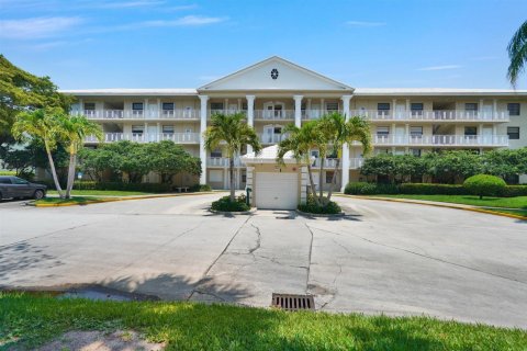 Condo in West Palm Beach, Florida, 2 bedrooms  № 1183563 - photo 1