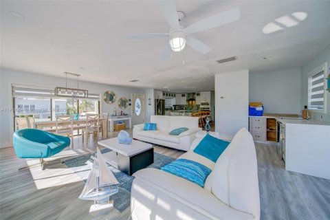 Снять в аренду виллу или дом в Ки-Ларго, Флорида 3 спальни, 205.13м2, № 1970796 - фото 3