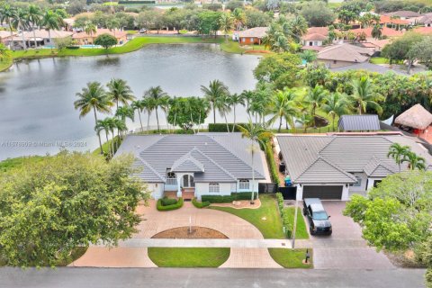 Casa en venta en Hialeah, Florida, 4 dormitorios, 196.49 m2 № 1729910 - foto 2