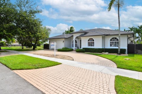 Casa en venta en Hialeah, Florida, 4 dormitorios, 196.49 m2 № 1729910 - foto 8