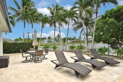 Casa en venta en Hialeah, Florida, 4 dormitorios, 196.49 m2 № 1729910 - foto 4