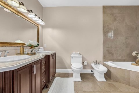 Casa en venta en Hialeah, Florida, 4 dormitorios, 196.49 m2 № 1729910 - foto 28