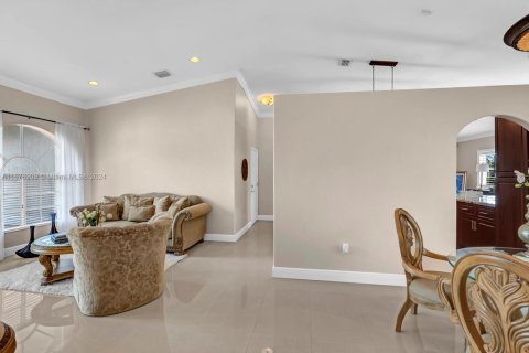 Casa en venta en Hialeah, Florida, 4 dormitorios, 196.49 m2 № 1729910 - foto 17