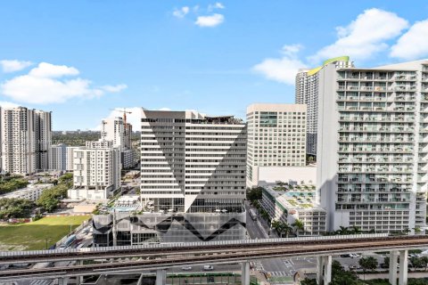 Condo in Miami, Florida, 2 bedrooms  № 1403114 - photo 30
