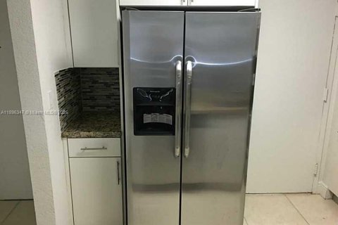 Снять в аренду кондоминиум в Майами, Флорида 3 спальни, 114.27м2, № 1950452 - фото 8