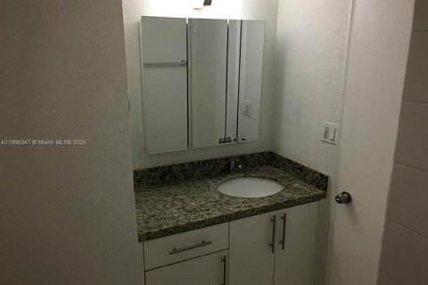 Снять в аренду кондоминиум в Майами, Флорида 3 спальни, 114.27м2, № 1950452 - фото 12