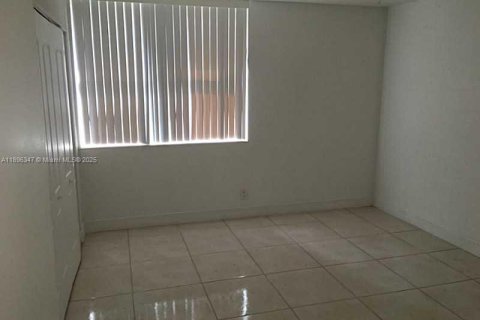 Снять в аренду кондоминиум в Майами, Флорида 3 спальни, 114.27м2, № 1950452 - фото 18