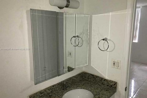 Снять в аренду кондоминиум в Майами, Флорида 3 спальни, 114.27м2, № 1950452 - фото 24