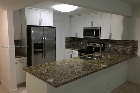 Снять в аренду кондоминиум в Майами, Флорида 3 спальни, 114.27м2, № 1950452 - фото 5