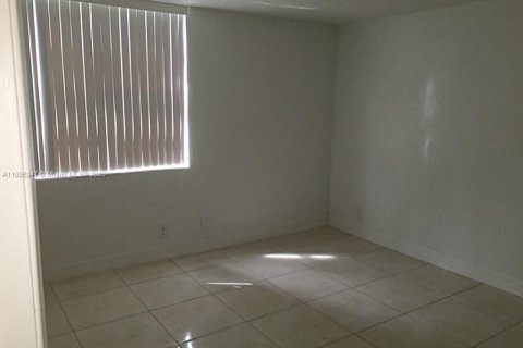 Снять в аренду кондоминиум в Майами, Флорида 3 спальни, 114.27м2, № 1950452 - фото 20