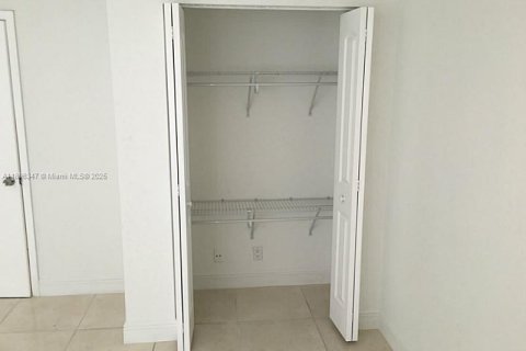 Снять в аренду кондоминиум в Майами, Флорида 3 спальни, 114.27м2, № 1950452 - фото 17