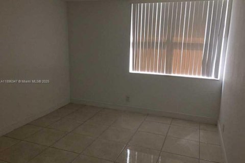 Снять в аренду кондоминиум в Майами, Флорида 3 спальни, 114.27м2, № 1950452 - фото 16