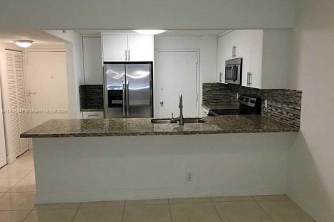 Снять в аренду кондоминиум в Майами, Флорида 3 спальни, 114.27м2, № 1950452 - фото 4