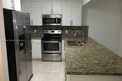 Снять в аренду кондоминиум в Майами, Флорида 3 спальни, 114.27м2, № 1950452 - фото 6