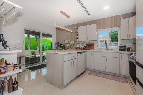 Villa ou maison à vendre à Cutler Bay, Floride: 3 chambres, 132.2 m2 № 2004679 - photo 17