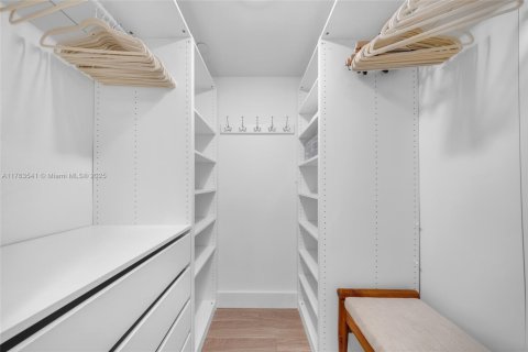 Condominio en alquiler en Bay Harbor Islands, Florida, 2 dormitorios, 118.73 m2 № 2007758 - foto 23