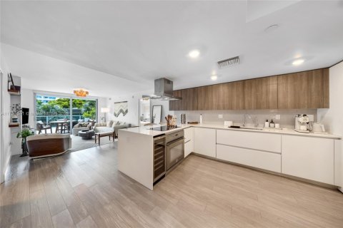 Condominio en Bay Harbor Islands, Florida, 2 dormitorios  № 2007758