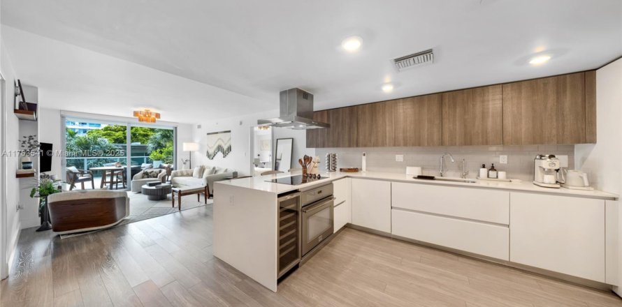 Condominio en Bay Harbor Islands, Florida, 2 dormitorios  № 2007758