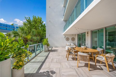 Condominio en alquiler en Bay Harbor Islands, Florida, 2 dormitorios, 118.73 m2 № 2007758 - foto 17