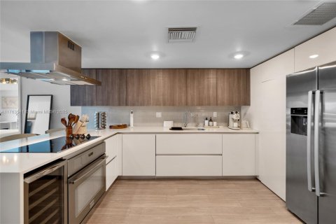 Condominio en alquiler en Bay Harbor Islands, Florida, 2 dormitorios, 118.73 m2 № 2007758 - foto 11