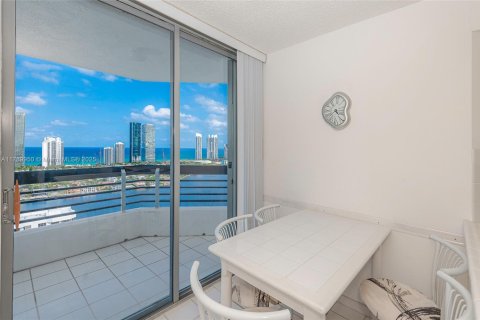 Copropriété à vendre à Aventura, Floride: 2 chambres, 126.81 m2 № 1730953 - photo 12