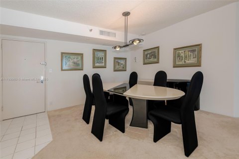 Copropriété à vendre à Aventura, Floride: 2 chambres, 126.81 m2 № 1730953 - photo 9