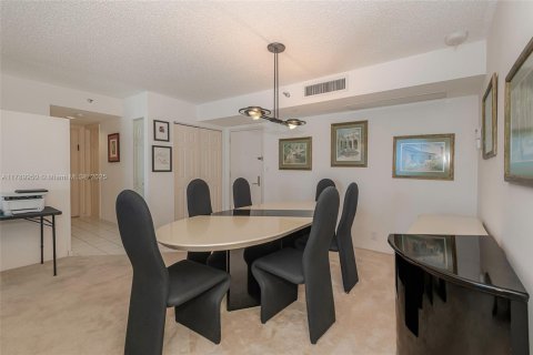 Copropriété à vendre à Aventura, Floride: 2 chambres, 126.81 m2 № 1730953 - photo 8