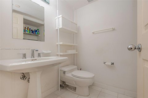 Copropriété à vendre à Aventura, Floride: 2 chambres, 126.81 m2 № 1730953 - photo 15