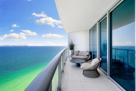 Copropriété à louer à Sunny Isles Beach, Floride: 3 chambres, 179.02 m2 № 1889100 - photo 1