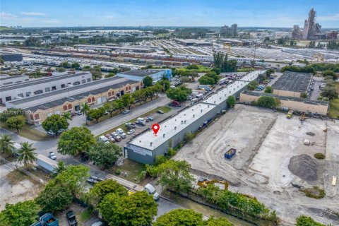 Купить коммерческую недвижимость в Медли, Флорида № 1984986 - фото 13