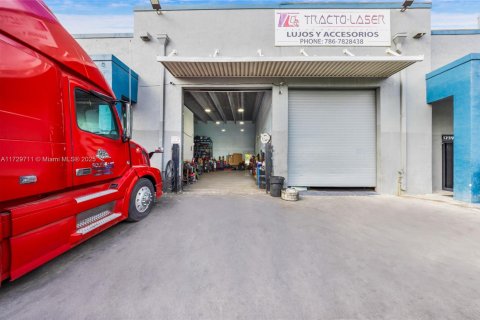 Купить коммерческую недвижимость в Медли, Флорида № 1984986 - фото 16