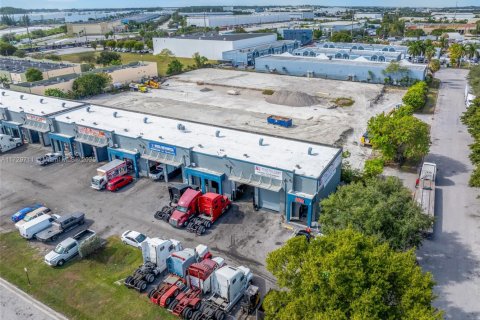 Купить коммерческую недвижимость в Медли, Флорида № 1984986 - фото 19